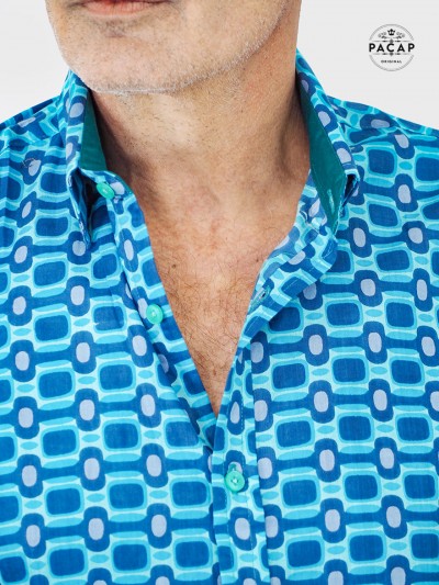 chemise vintage bleue imprimé géometrique rétro a carreaux motif fantaisie en coton col francais fait mains pour homme