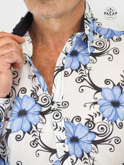 chemise hawaienne blanche a fleurs bleues cyan en voile de coton pour homme manche longue coupe slim fit cintrée