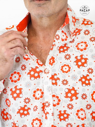 chemise blanche pour homme a fleurs rouges en coton fin bouton nacré revers rouge col francais fait main patte de boutonnage