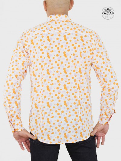 chemise blanche coupe ajustée tissu fin voile de coton imprimé à pois orange et bleue pour homme