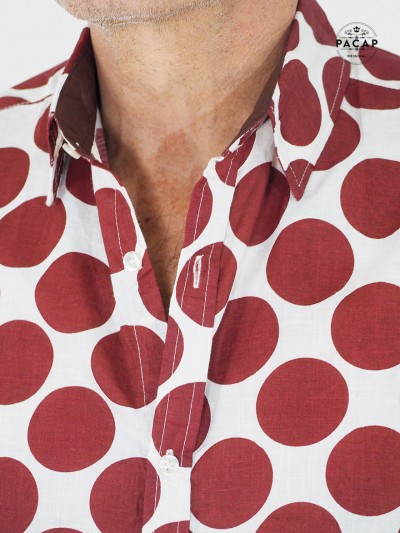 chemise formelle blanche a gros pois rouge col point itlaien a revers bouton coloré nacré en voile de coton