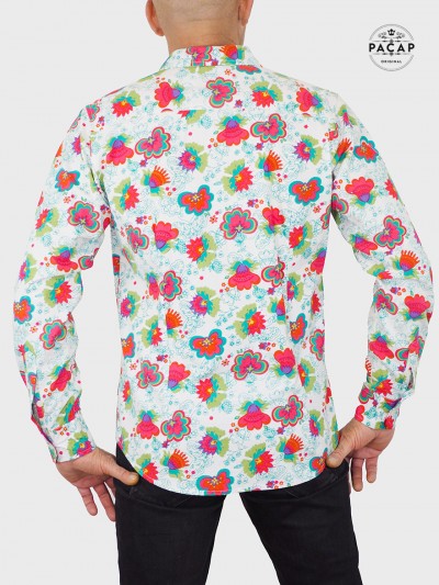 chemise homme blanche fleurs rouge et rose imprimé papillon motif jardin fleurs style vintage et rétro flower power