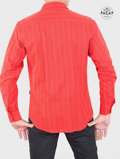 chemise rouge pour homme a motif rayures multicolores style bayaderes à manche longue couture visible