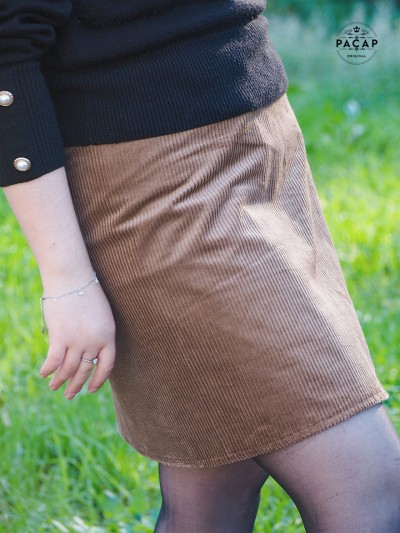 jupe marron unicolore en velours côtelé femme couleur café au lait tissu epais avec collant reversible