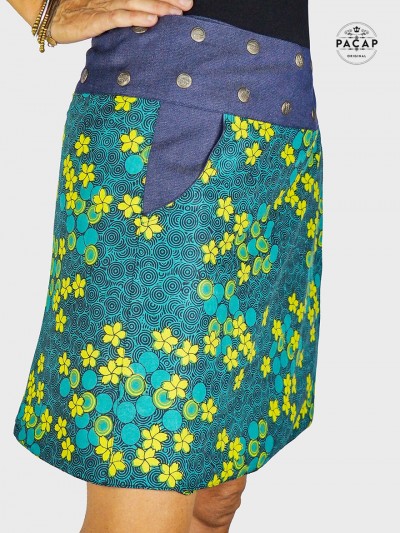 jupe à poche réversible coupe portefeuille ceinture jean bleu large boutonnée imprimé coton fleurs jaune liberty