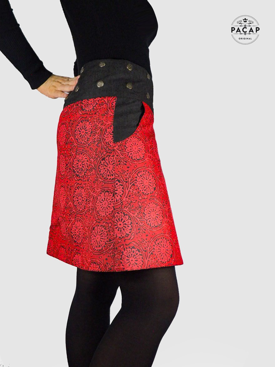 jupe portefeulle rouge imprimé floral reversible ceinture en jean noir avec poche longueur genoux