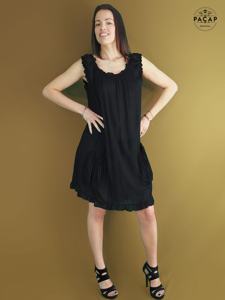 Robe noire courte femme sale