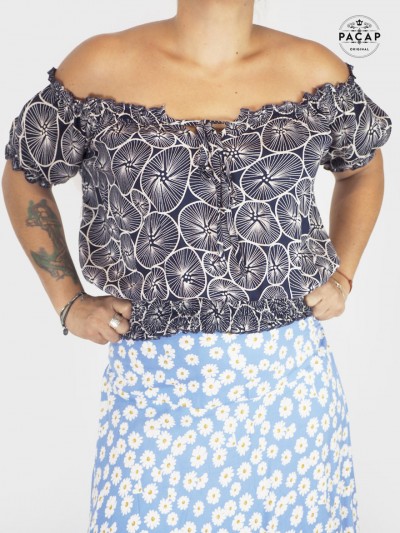 t shirt bardot pour femme, crop top en viscose imprimé, top manche courte originale et fantaisie, taille elastique