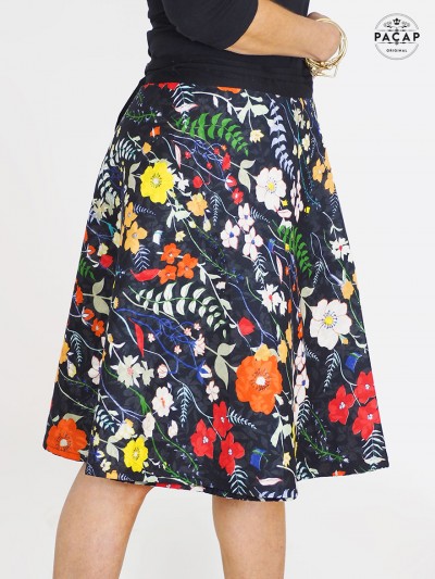jupe portefeuille noire à fleurs multicolore, ceinture a nouer, jupe été femme, jupe réversible coton