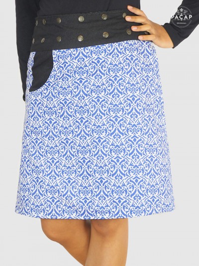 jupe blanche motif ethnique bleu avec poche ceinture boutonnée