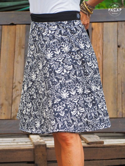 jupe portefeuille bleu foncé, jupe avec liens à nouer, jupe fleurs, jupe été en coton réversible