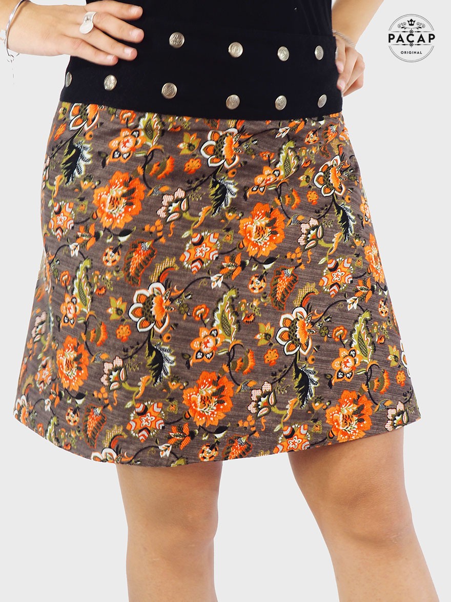 jupe grise en coton imprimé motif fleurs orange et noir, jupe genoux , jupe portefeuille reversible, jupe taille haute