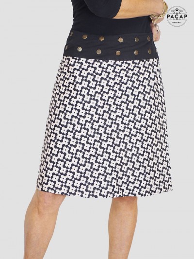 jupe noire et blanche, jupe a fleurs, jupe fleurie, jupe chic, jupe boutonnée, jupe femme, jupe droite