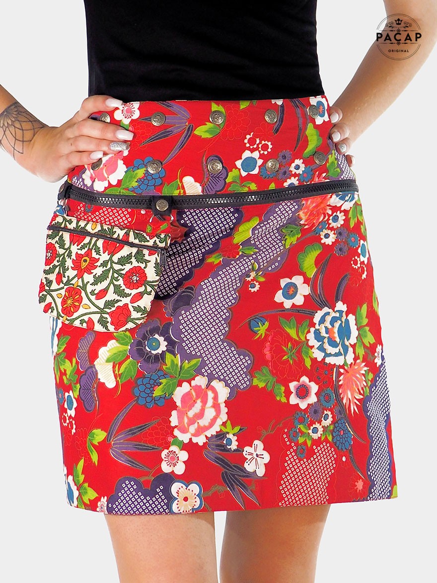 jupe rouge a fleurs, jupe portefeuille, jupe zippée, jupe ethnique, jupe a poche, sacoche, pochette zip