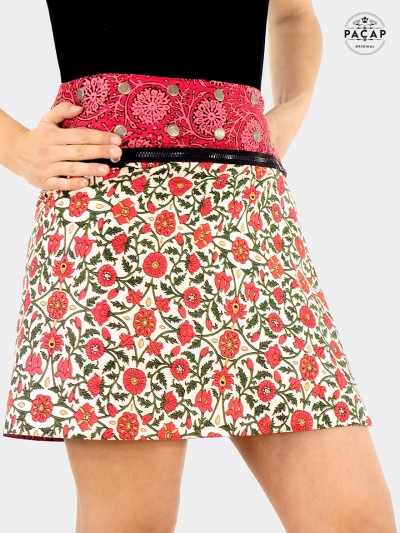 jupe rouge zippée transformable pochette détachable ceinture imprimé fleurs rouges fond beige  boutons pression