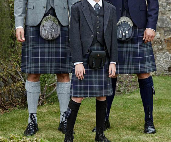 tenue ecossaise en kilt pour homme et garcons motif tartans et sporran