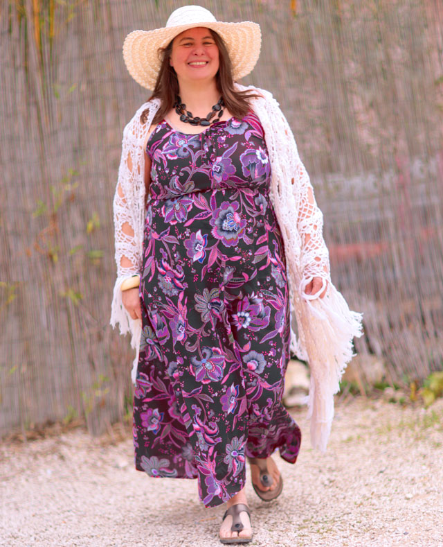 robe grande taille,pantalon grande taille, vetement taille plus, femme enceinte, femme ronde, grossesse , femme agée, jupe midi xxl, taille xxl, femme avec des formes, t shirt, haut, debardeur, sans manches